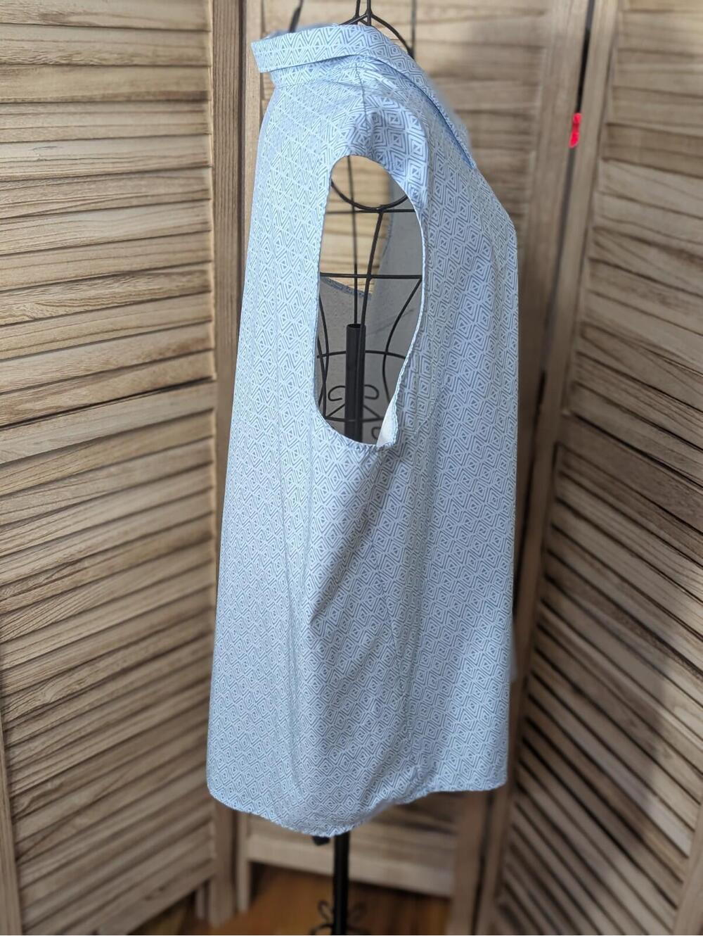 Eddie Bauer Shirt Womens 2XL Sleeveless Stretch Crew Neck Casual Aztec Blue - Picture 2 of 4